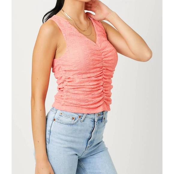NEW MYSTREE floral ruched tank top in coral - Picture 2 of 5